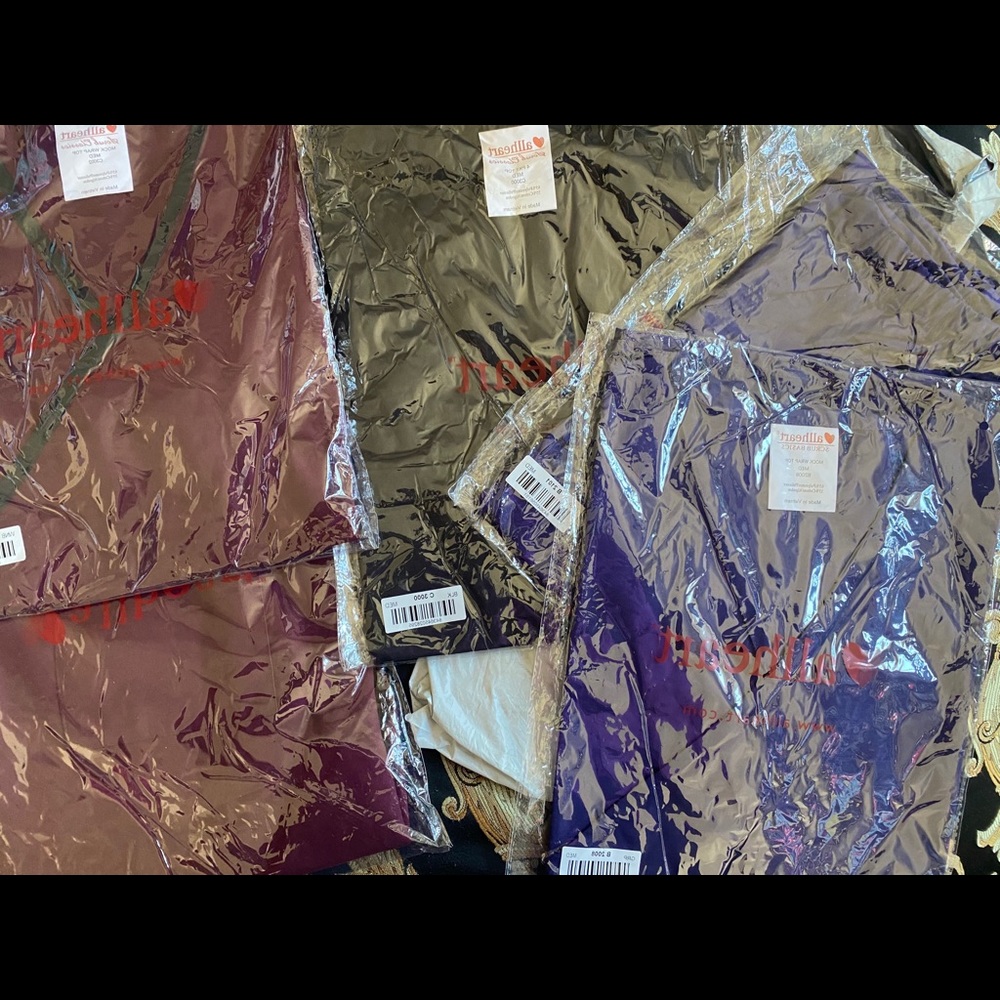 Women’s scrub sets (3). PURPLE/ BLACK/ BURGUNDY